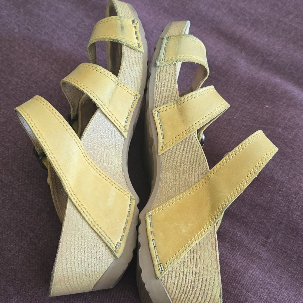 Dansko Tarin Yellow Leather Strappy Wedge Sandals Sz 38 US 8 Comfort - Picture 4 of 8